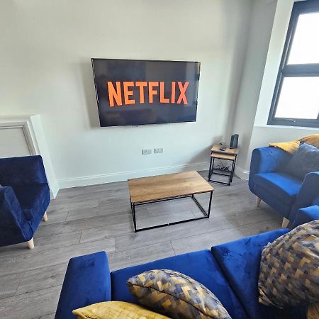Spacious 4Br House, London, Sleeps 9, Parking Available Buitenkant foto
