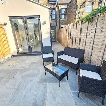 Spacious 4Br House, London, Sleeps 9, Parking Available Buitenkant foto