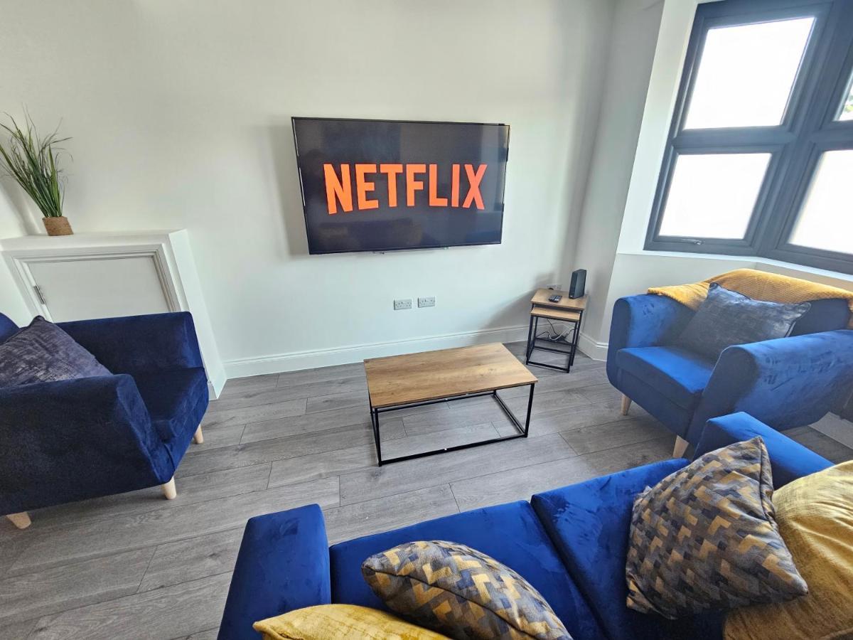 Spacious 4Br House, London, Sleeps 9, Parking Available Buitenkant foto