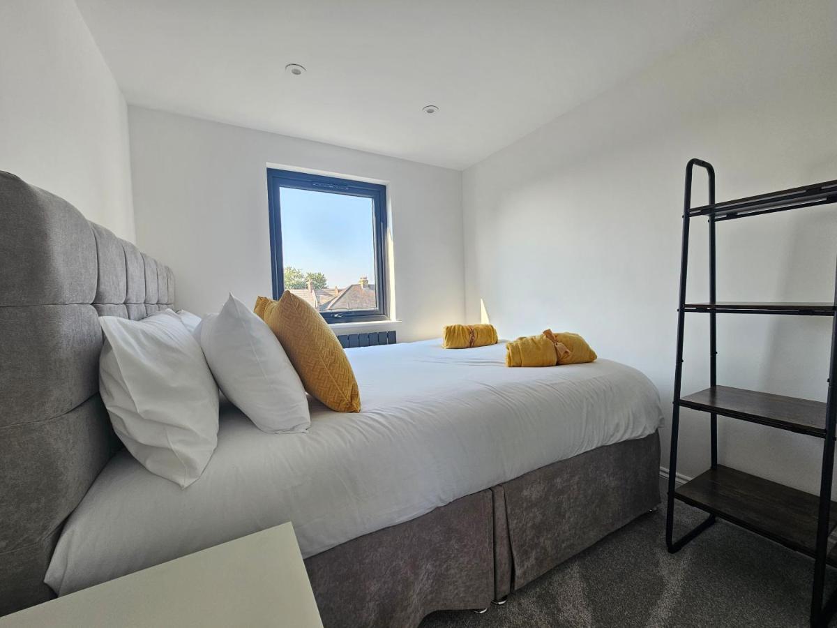 Spacious 4Br House, London, Sleeps 9, Parking Available Buitenkant foto